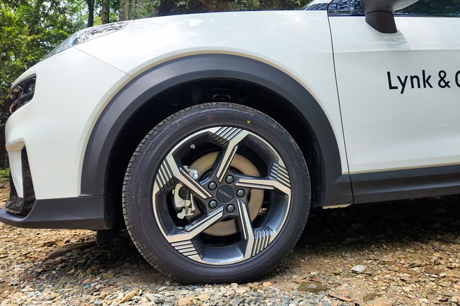 Đánh giá Lynk & Co 06 Core Plus: Đổi ADAS bằng giá rẻ, vận hành khác biệt - Ảnh 4.