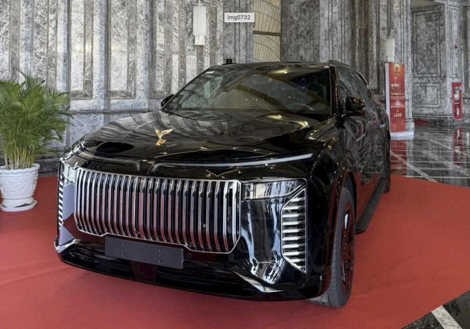 VinFast Lạc Hồng 900 LX lộ diện hoàn toàn, nội thất có vách ngăn - Ảnh 1.