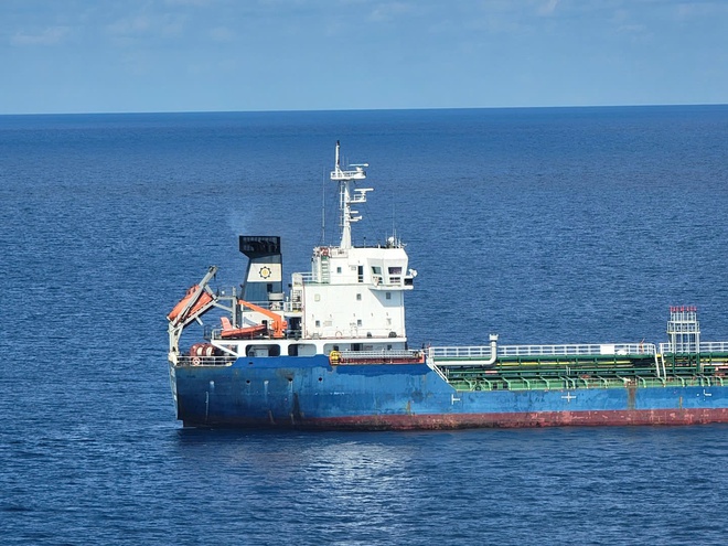 Cháy trên tàu UT Unity khi đang chở gần 4.000 tấn dầu, đã cứu được 20 thuyền viên - Ảnh 8.