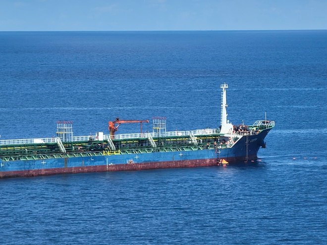 Cháy trên tàu UT Unity khi đang chở gần 4.000 tấn dầu, đã cứu được 20 thuyền viên - Ảnh 9.