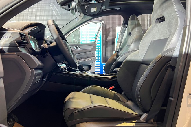 Lynk & Co 01 Hyper chốt giá 919 triệu, vẫn có ADAS- Ảnh 6.