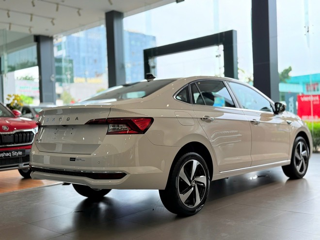 Skoda Slavia chốt giá 421 triệu rẻ hàng đầu phân khúc sedan hạng B - Ảnh 3.