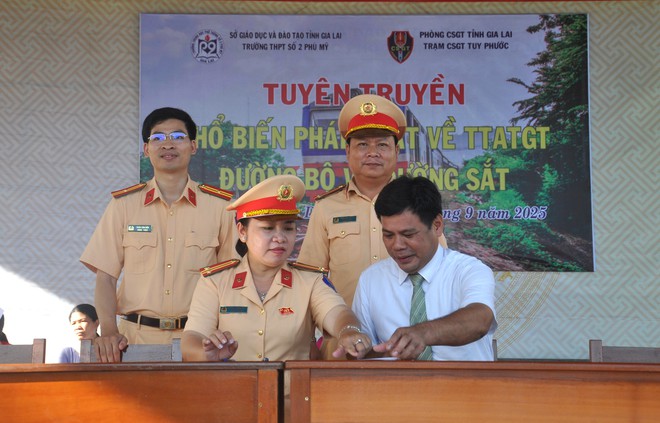 Trang bị kỹ năng giúp học sinh tham gia giao thông an toàn, phòng ngừa TNGT- Ảnh 11.