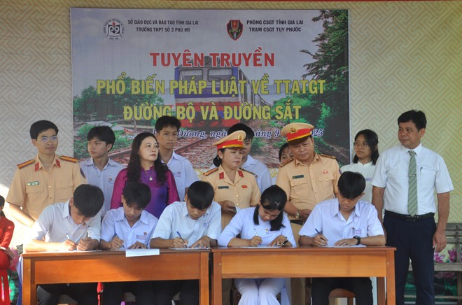 Trang bị kỹ năng giúp học sinh tham gia giao thông an toàn, phòng ngừa TNGT- Ảnh 10.