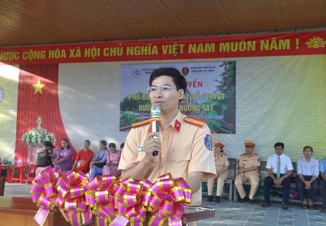 Trang bị kỹ năng giúp học sinh tham gia giao thông an toàn, phòng ngừa TNGT- Ảnh 7.