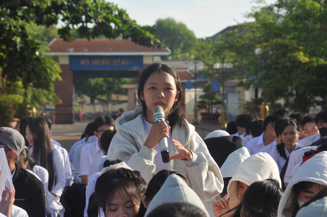 Trang bị kỹ năng giúp học sinh tham gia giao thông an toàn, phòng ngừa TNGT- Ảnh 2.