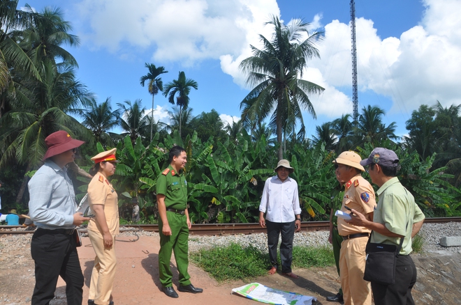 Gia Lai: Hợp sức đóng, xoá lối đi tự mở qua đường sắt- Ảnh 6. Gia Lai: Hợp sức đóng, xoá lối đi tự mở qua đường sắt- Ảnh 6.