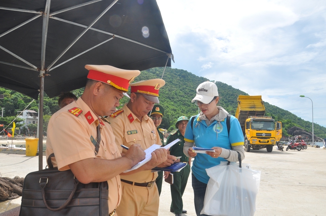 Đà Nẵng: Lực lượng liên ngành kiểm tra công tác đảm bảo TTATGT đường thuỷ nội địa- Ảnh 7.