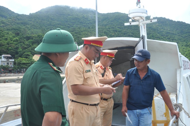 Đà Nẵng: Lực lượng liên ngành kiểm tra công tác đảm bảo TTATGT đường thuỷ nội địa- Ảnh 9.