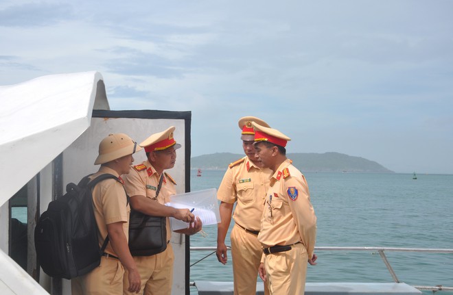 Đà Nẵng: Lực lượng liên ngành kiểm tra công tác đảm bảo TTATGT đường thuỷ nội địa- Ảnh 8.