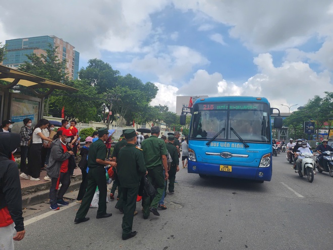Hà Nội: Vận chuyển trên 239 nghìn lượt hành khách trong ngày Quốc khánh 2/9 - Ảnh 3.