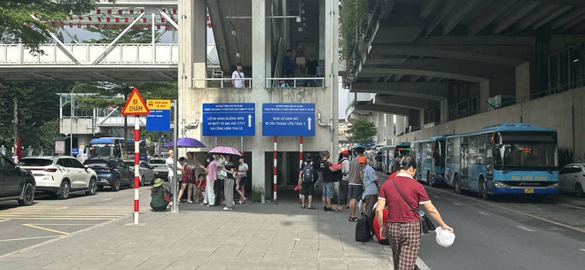 Hà Nội: Vận chuyển trên 239 nghìn lượt hành khách trong ngày Quốc khánh 2/9 - Ảnh 2.
