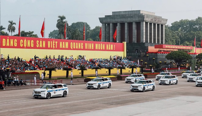 Soi kỹ dàn xe VinFast VF9, 12 xe mới thửa riêng cho Cảnh sát giao thông lần đầu lộ diện- Ảnh 11.