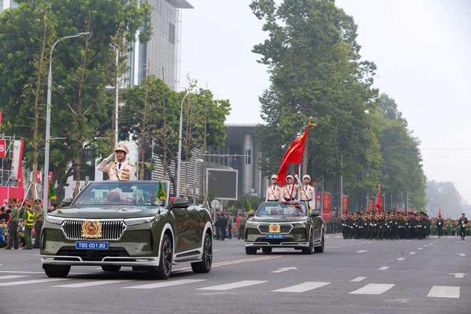 Soi kỹ dàn xe VinFast VF9, 12 xe mới thửa riêng cho Cảnh sát giao thông lần đầu lộ diện- Ảnh 3.