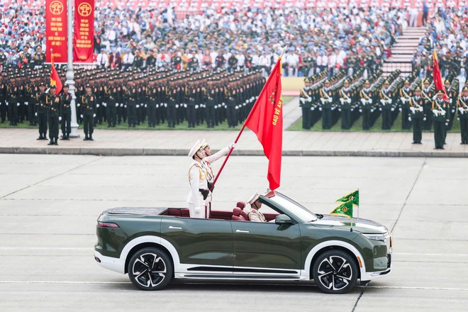 Soi kỹ dàn xe VinFast VF9, 12 xe mới thửa riêng cho Cảnh sát giao thông lần đầu lộ diện- Ảnh 5.