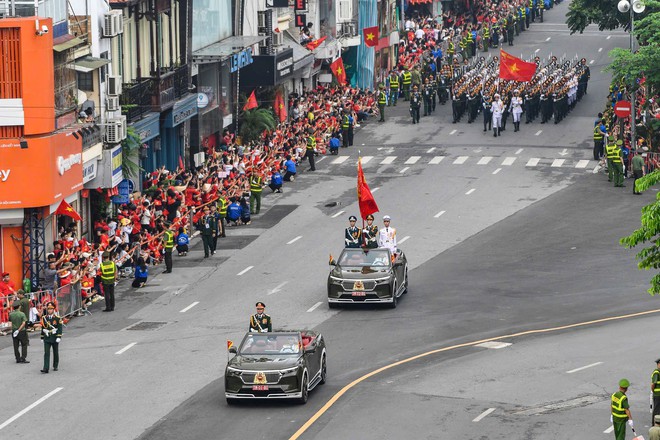 Soi kỹ dàn xe VinFast VF9, 12 xe mới thửa riêng cho Cảnh sát giao thông lần đầu lộ diện- Ảnh 4.