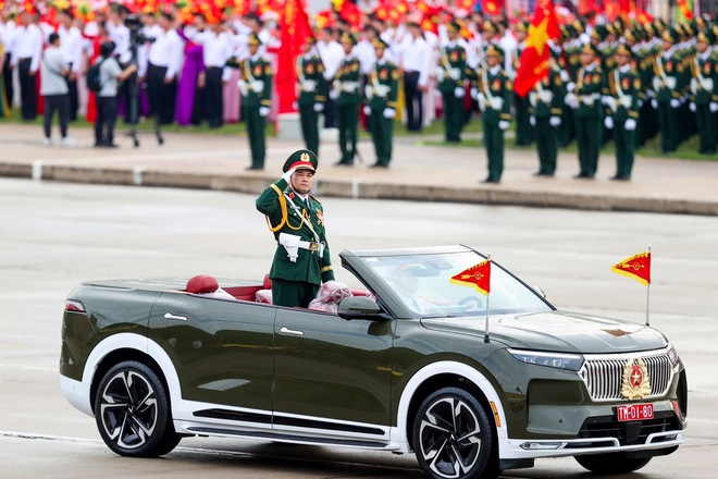 Soi kỹ dàn xe VinFast VF9, 12 xe mới thửa riêng cho Cảnh sát giao thông lần đầu lộ diện- Ảnh 2.