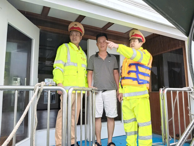 Huế, Đà Nẵng: Cận cảnh  công tác giúp dân ứng phó, phòng chống bão số 10- Ảnh 3.