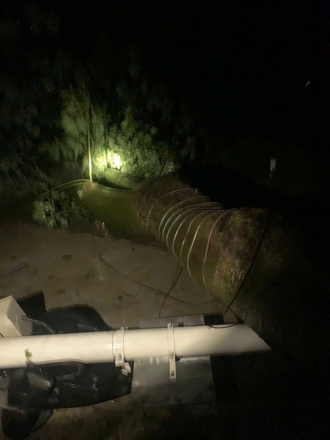 Chùm ảnh: Ngành đường sắt căng mình đảm bảo an toàn chạy tàu trong bão Bualoi- Ảnh 5.