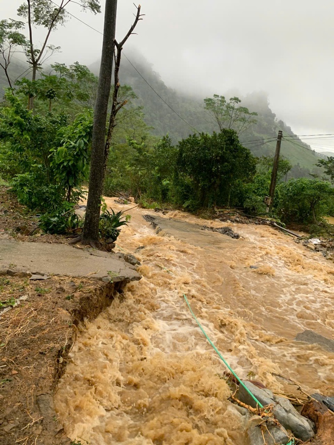 Sơn La: Nhiều tuyến đường quốc lộ, tỉnh lộ bị thiệt hại do bão số 10 gây ra - Ảnh 5.