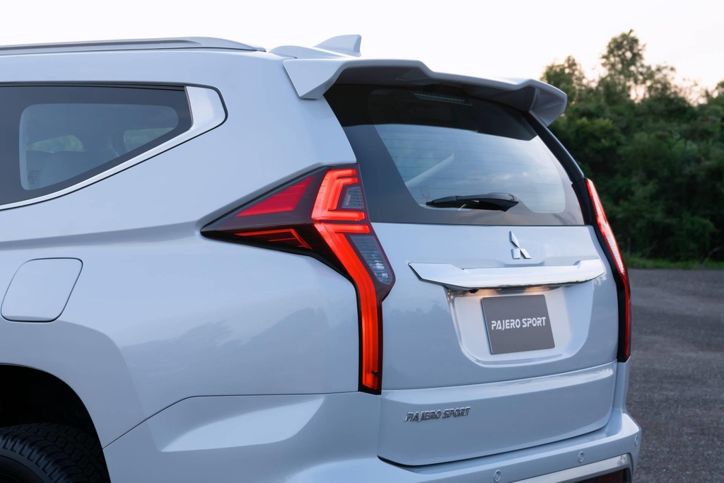Pajero Sport 2020 chinh thuc ra mat, nang cap thiet ke, them cong nghe hinh anh 3
