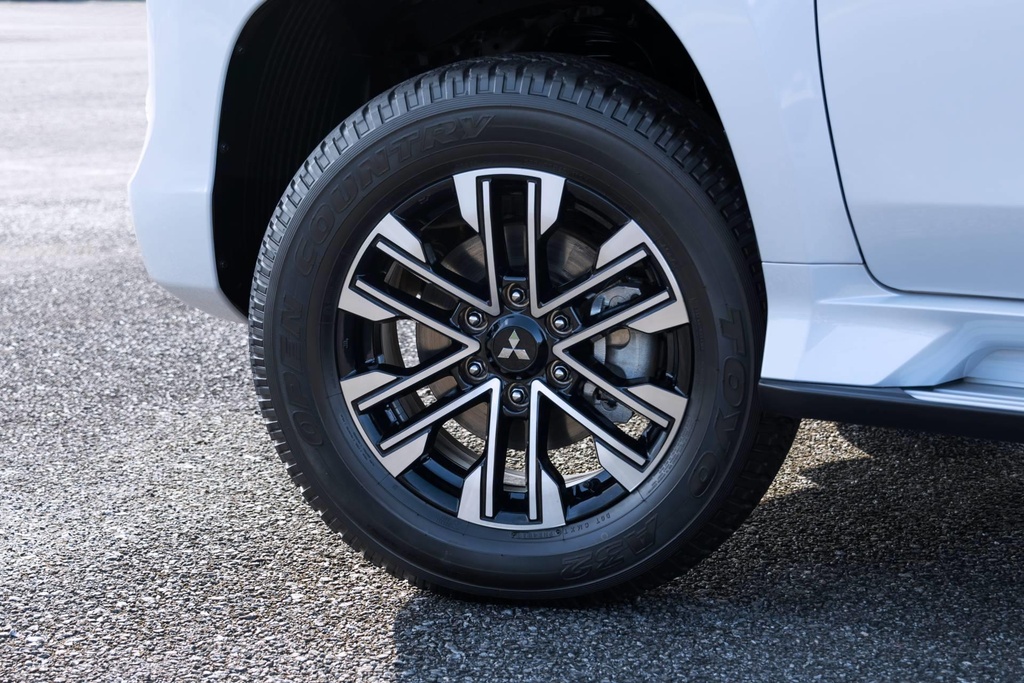 Pajero Sport 2020 chinh thuc ra mat, nang cap thiet ke, them cong nghe hinh anh 6