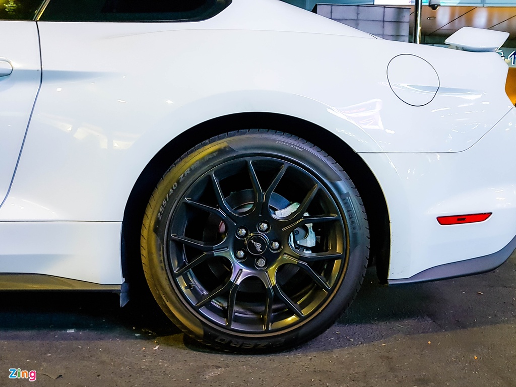 Ford Mustang facelift hang hiem xuat hien tai TP.HCM hinh anh 3 