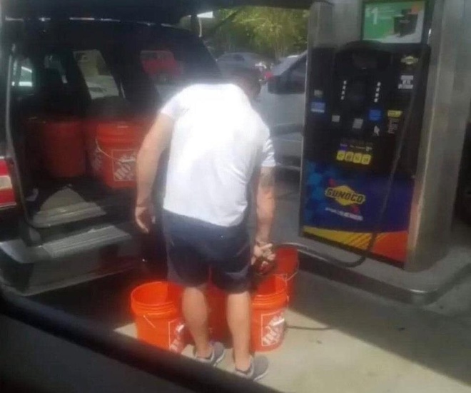 So bao lon, dan My lu luot mang oto di mua xang du tru hinh anh 5 