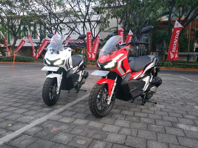 Vua ra mat da chay hang, Honda phai tang cuong san xuat ADV 150 hinh anh 3 