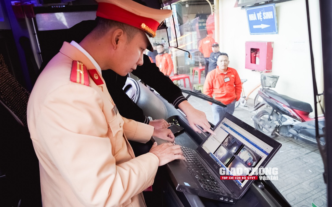 CSGT Hà Nội kiểm tra camera hành trình, phạt nghiêm tài xế vi phạm