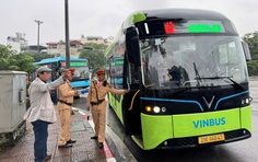 Hà Nội: Xử lý nhiều xe buýt chạy không đúng lộ trình lên cầu Chương Dương