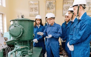 Những “Bóng hồng” trên hải trình xanh