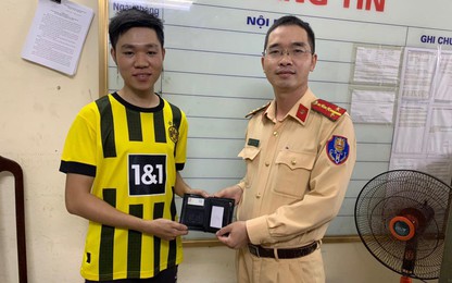 CSGT Hà Nội kịp thời tìm ra chủ nhân chiếc ví rơi trên đường