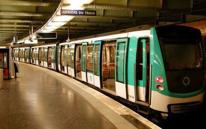 Sắp "khai tử" vé tàu điện ngầm bằng giấy ở Paris, Pháp
