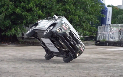 Những màn siêu trình diễn ô tô mạo hiểm Subaru tại Hà Nội