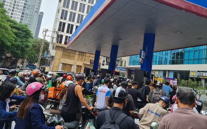 Giá xăng tăng mạnh