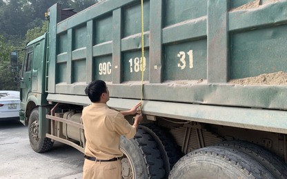 CSGT Bắc Kạn xử phạt gần 500 trường hợp quá khổ, quá tải và cơi nới thùng xe
