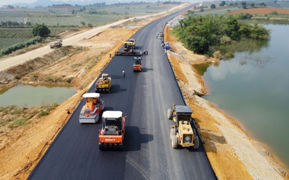 Chùm ảnh: Tận thấy các nhà thầu "dàn trận" thi công cao tốc Mai Sơn - QL45