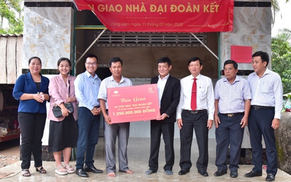 Niềm vui nhân đôi với bà con nghèo tỉnh Vĩnh Long nhân dịp kỉ niệm 100 năm ngày sinh số Thủ tưởng Võ Văn Kiệt