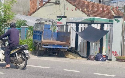 Xe máy va chạm xe ba gác không biển số, một người tử vong