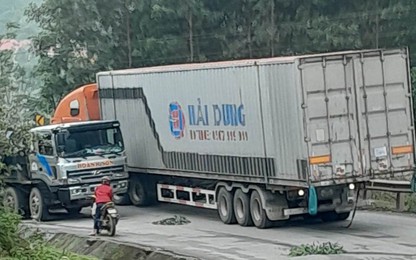 Giám sát chặt xe tải quá khổ, chở hàng trong thùng tự chế "giả container"