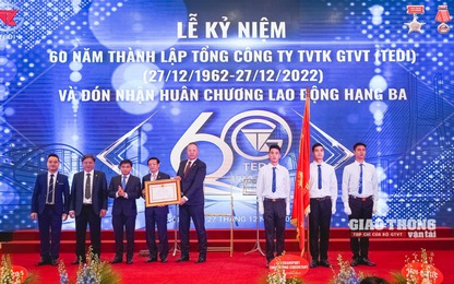 Tổng công ty Tư vấn thiết kế GTVT nhận Huân chương Lao động hạng Ba