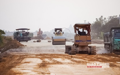 Xem xét điều chuyển khối lượng của nhà thầu phụ Tập đoàn Miền Trung ở cao tốc Mai Sơn - QL45