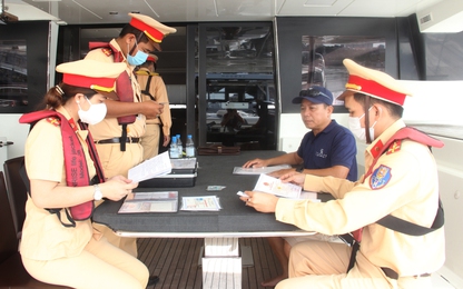CSGT đường thuỷ TP.HCM tăng cường kiểm tra phương tiện thuỷ sau vụ cháy du thuyền