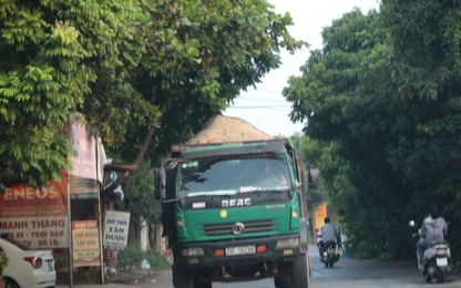Hà Nội: Xe tải vô tư vào giờ cấm, dấu hiệu cơi nới chở quá tải
