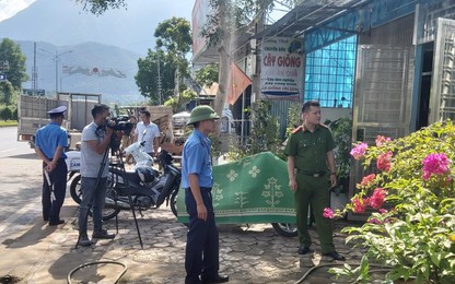 Chùm ảnh: Thanh tra GTVT Lai Châu xuống đường dẹp nạn lấn chiếm hành lang ATGT đường bộ