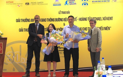 Trao giải thưởng quốc tế "Tầm nhìn không thương vong cho thanh thiếu niên"