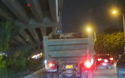 Hà Nội: Đoàn xe "hổ vồ" xếp hàng chở đất xuyên đêm, dấu hiệu quá tải
