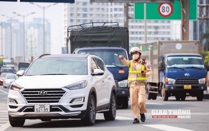 Muôn kiểu vi phạm ở làn khẩn cấp đường vành đai 3 trên cao TP.Hà Nội