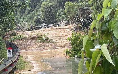 Nghệ An: Hoàn lưu bão số 4 khiến nhiều tuyến đường sạt lở, ngập chia cắt